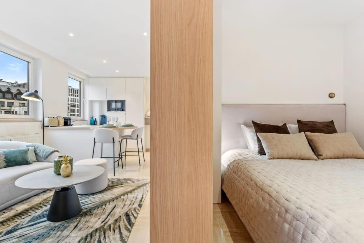 Modern Studio With King Bed, Walk To Attractions Luxembourg Bagian luar foto