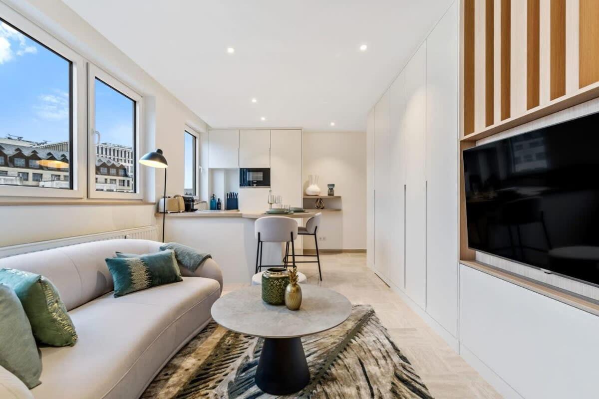 Modern Studio With King Bed, Walk To Attractions Luxembourg Bagian luar foto